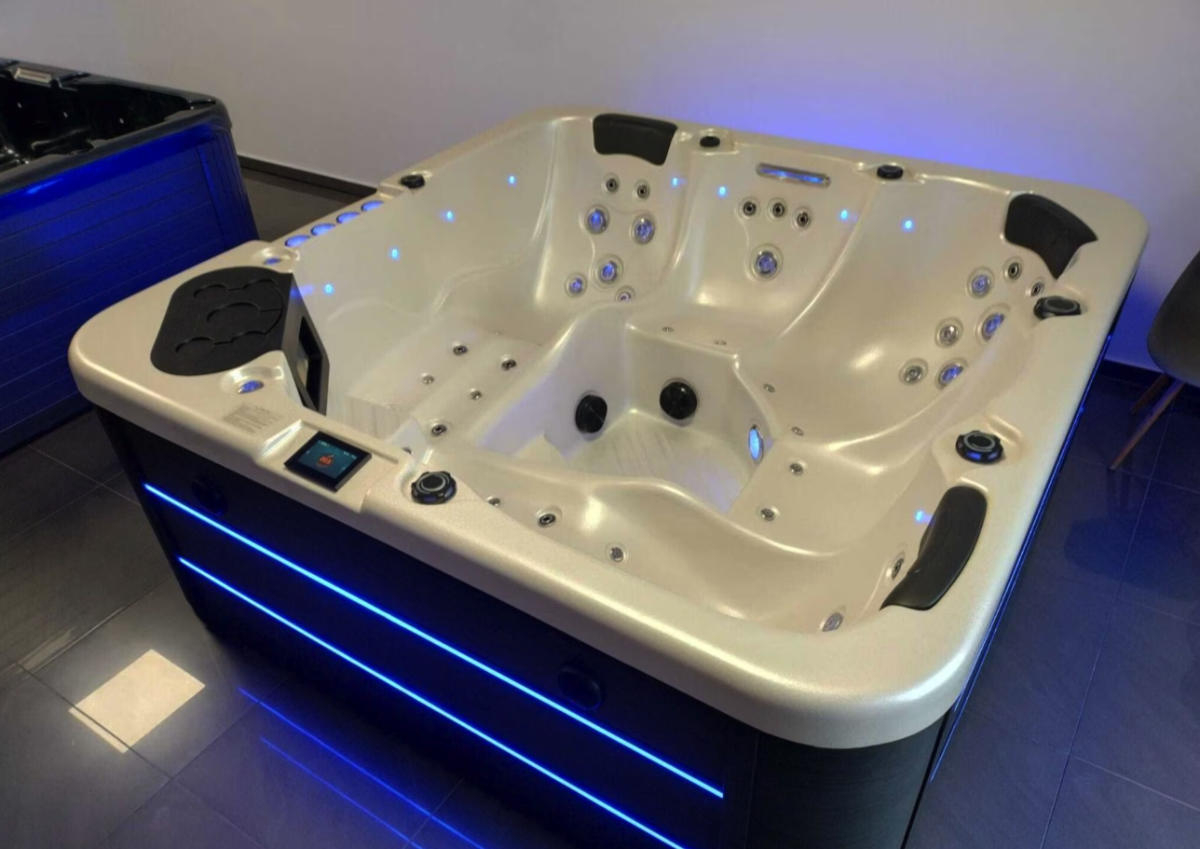 Akcesoria i dodatki do wanny w typie jacuzzi. 7 rzeczy (must-have), które obniżą rachunki i podniosą komfort