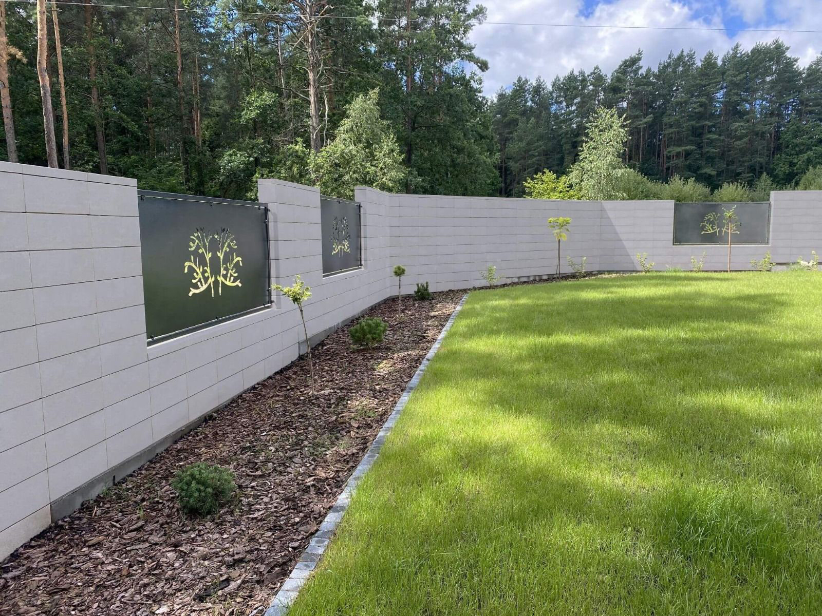 Jak zaplanować trwałe ogrodzenie domu, szkoły lub ogrodu? Praktyczny przewodnik wyboru ogrodzeń panelowych