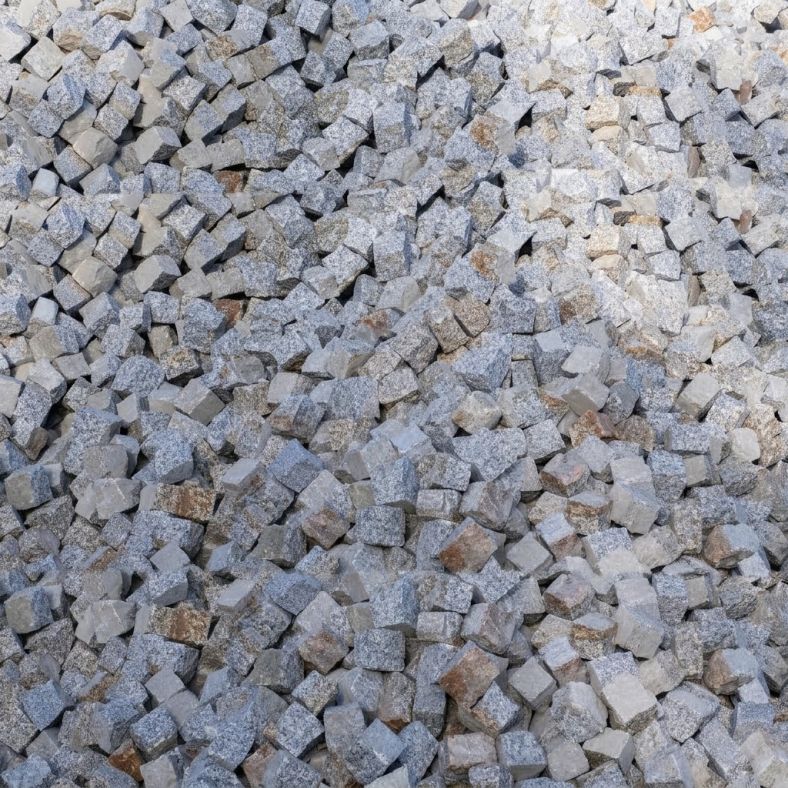 Kostka granitowa szaro-ruda łupana 7/9 cm