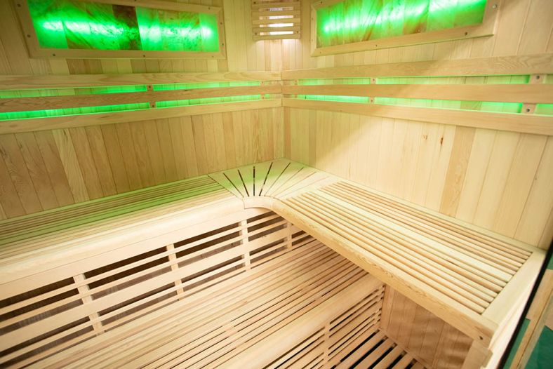 Sauna sucha z piecem EA4-I 4-osobowa z ręcznie wykończonym wnętrzem