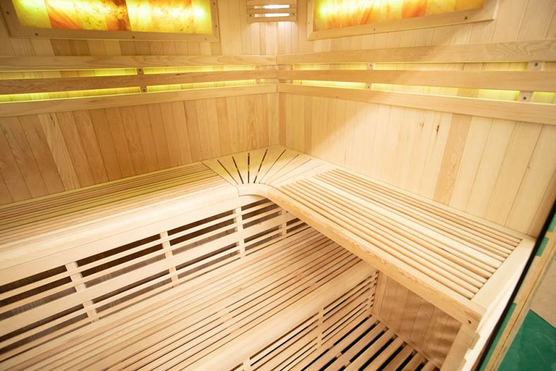 Sauna sucha z piecem EA4-I 4-osobowa z ręcznie wykończonym wnętrzem
