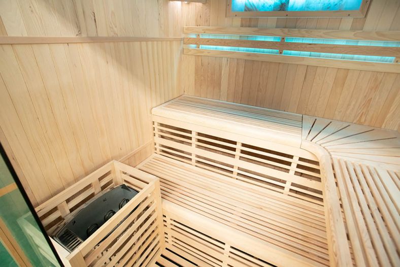 Sauna sucha z piecem EA4-I 4-osobowa z ręcznie wykończonym wnętrzem