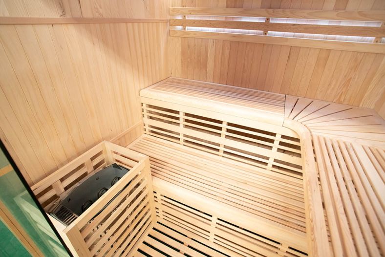 Sauna sucha z piecem EA4-I 4-osobowa z ręcznie wykończonym wnętrzem
