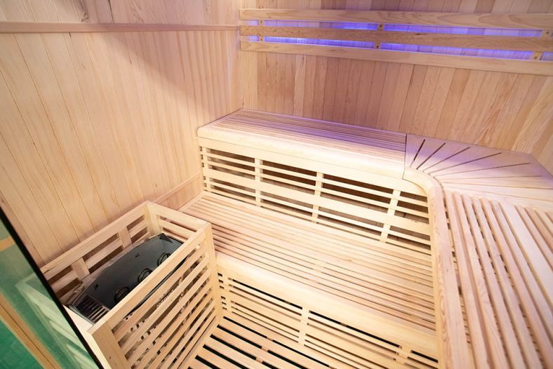 Sauna sucha z piecem EA4-I 4-osobowa z ręcznie wykończonym wnętrzem