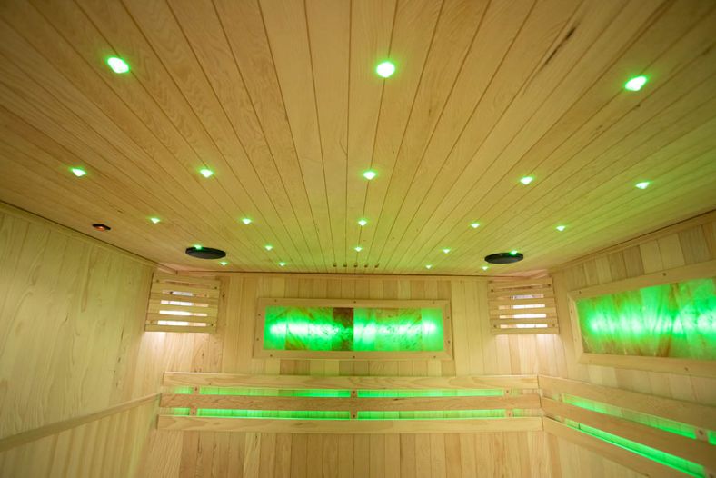 Sauna sucha z piecem EA4-I 4-osobowa z ręcznie wykończonym wnętrzem