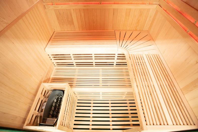 Sauna sucha z piecem EA4-I 4-osobowa z ręcznie wykończonym wnętrzem