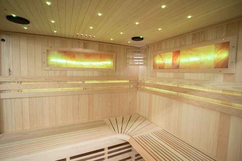 Sauna sucha z piecem EA4-II 4-osobowa z ręcznie wykończonym wnętrzem