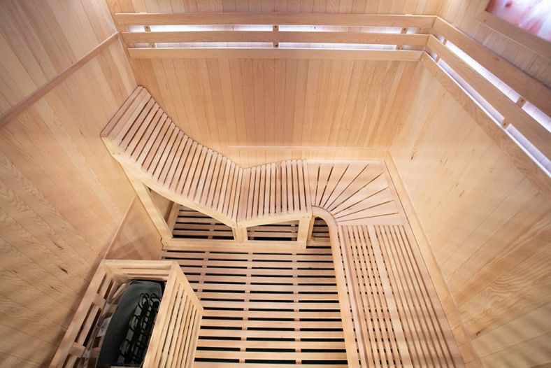 Sauna sucha z piecem EA4-L z leżanką i ręcznie wykończonym wnętrzem