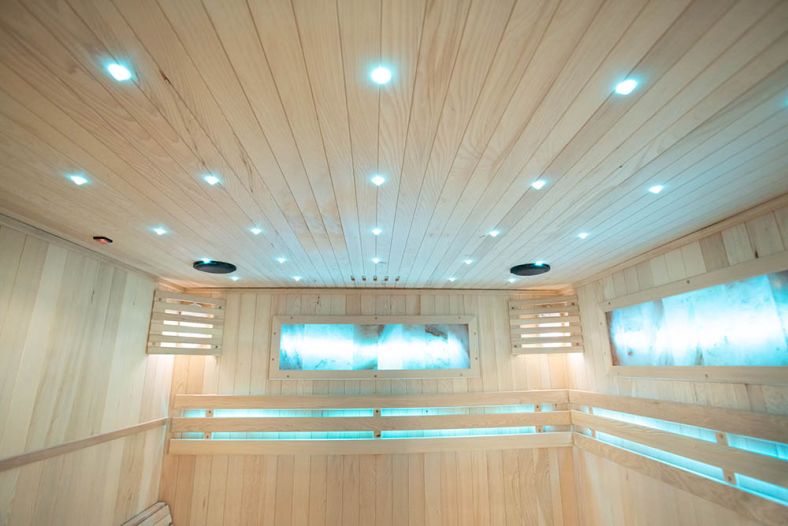 Sauna sucha z piecem EA4-L z leżanką i ręcznie wykończonym wnętrzem