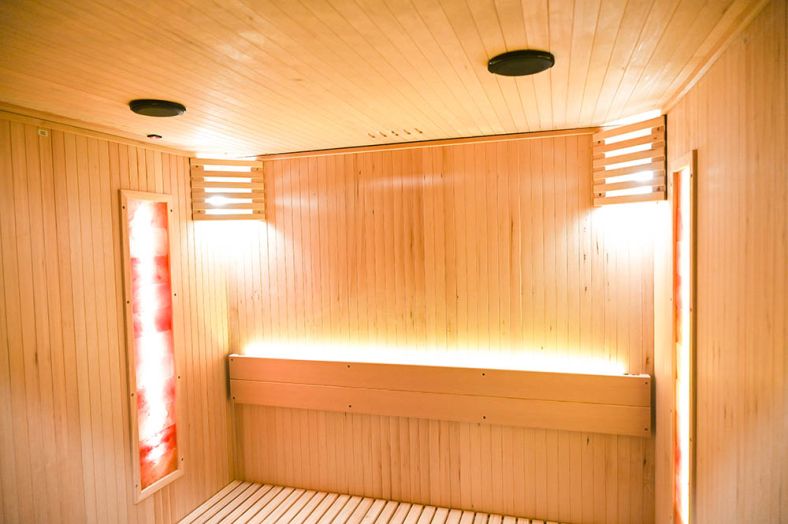 Sauna sucha z piecem EA4S LUX czarna 180 × 180 cm