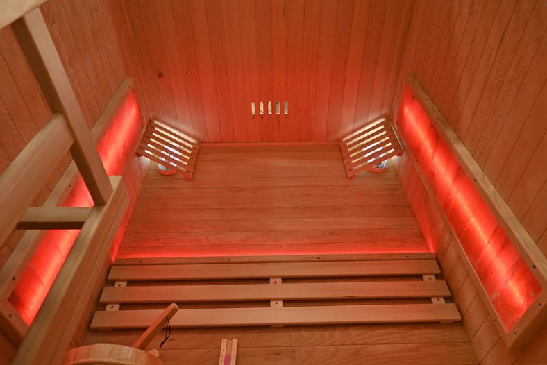 Sauna sucha z piecem EL z drewna hemlock