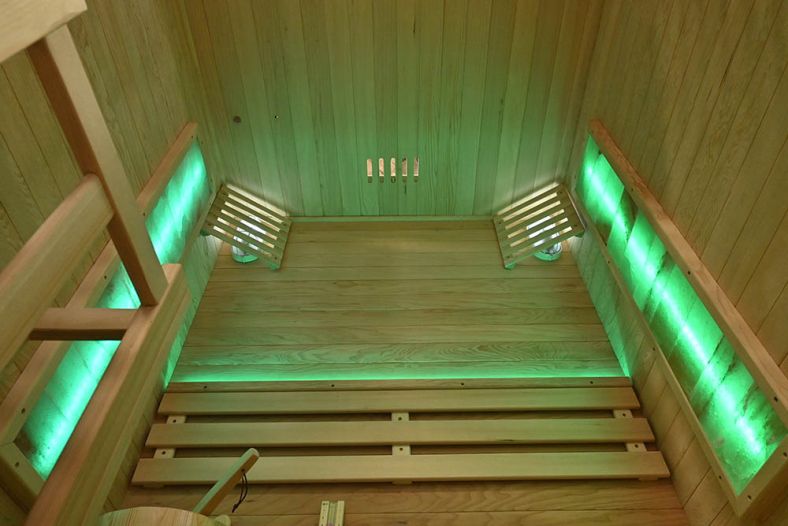 Sauna sucha z piecem EL z drewna hemlock
