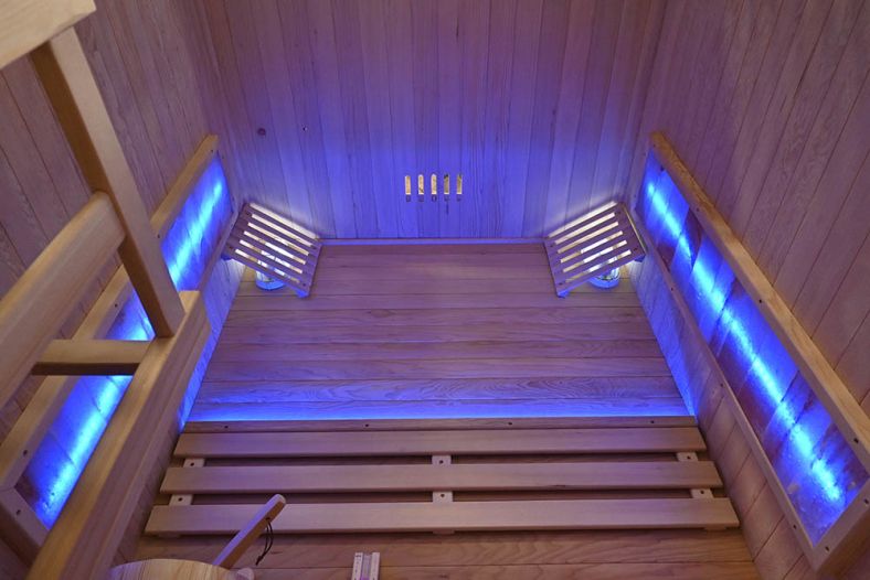 Sauna sucha z piecem EL z drewna hemlock