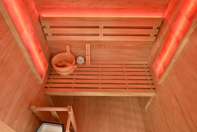 Sauna sucha z piecem EL z drewna hemlock