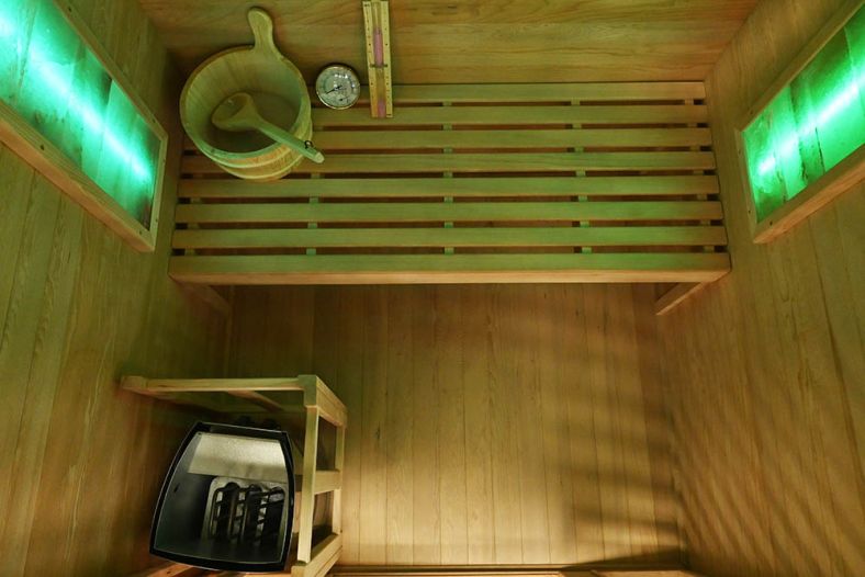 Sauna sucha z piecem EL z drewna hemlock