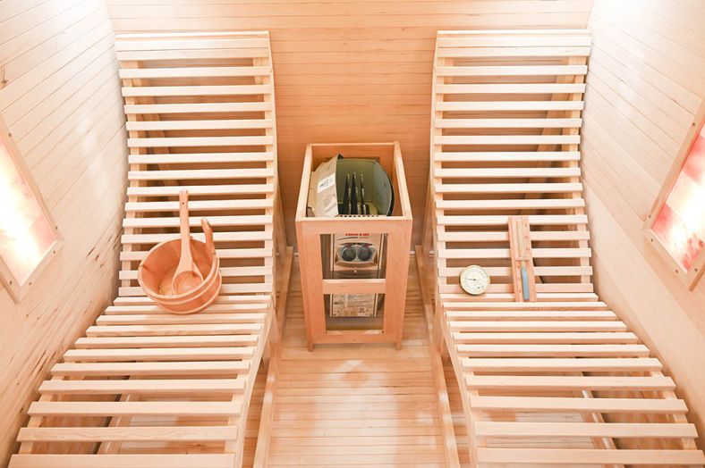 Sauna sucha z piecem EL5S-L z dwiema leżankami 180 × 180 cm