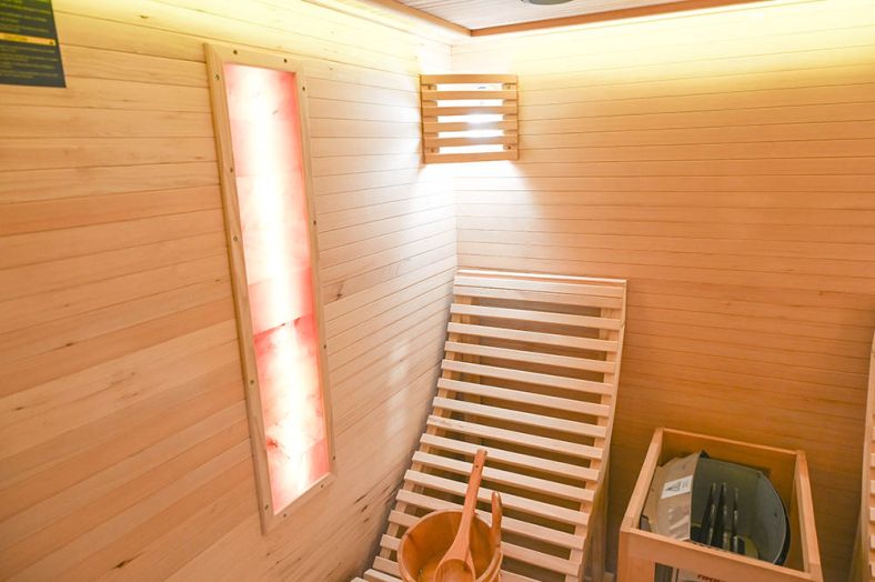 Sauna sucha z piecem EL5S-L z dwiema leżankami 180 × 180 cm