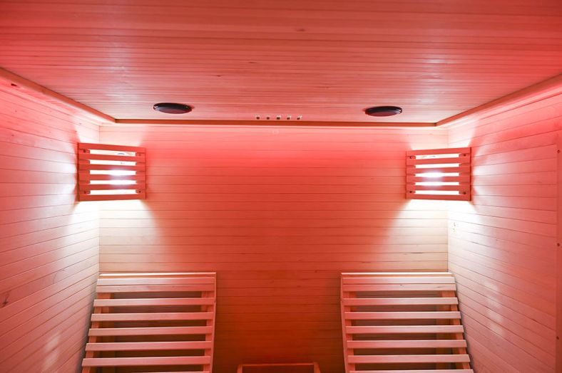 Sauna sucha z piecem EL5S-L z dwiema leżankami 180 × 180 cm