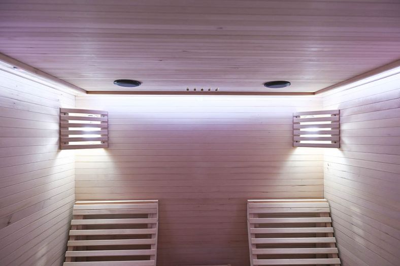 Sauna sucha z piecem EL5S-L z dwiema leżankami 180 × 180 cm